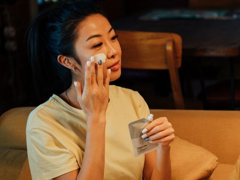 girl applying skincare