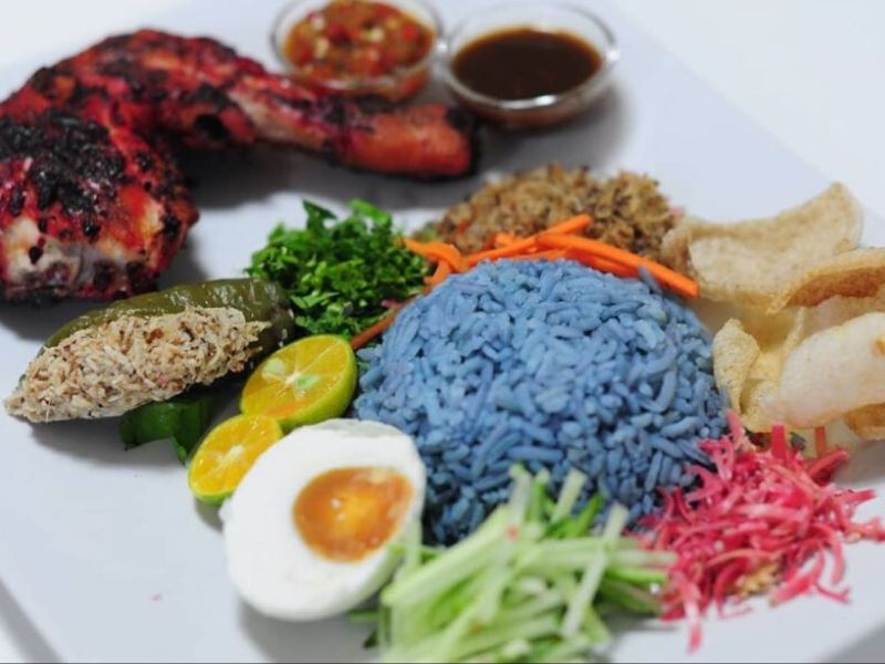 nasi kerabu healthy malaysian food lunch balanced