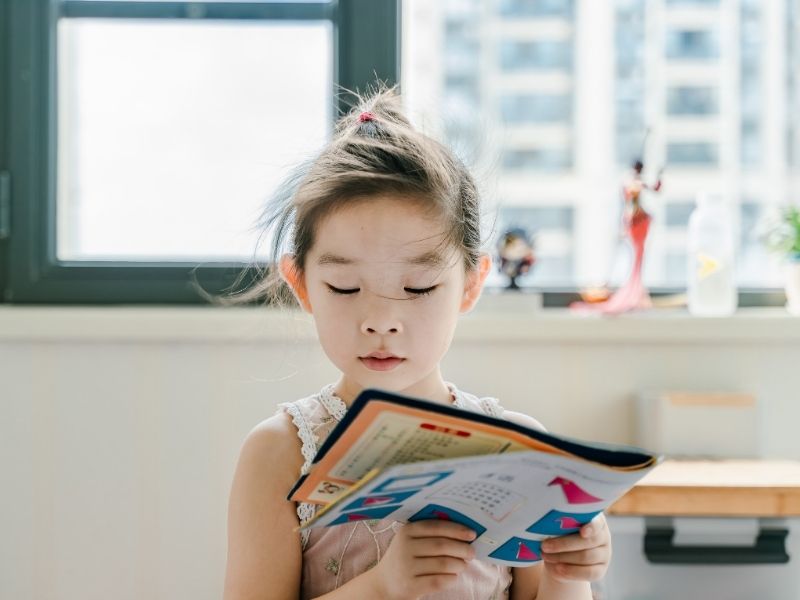 girl reading in classroom how to teach kids to read