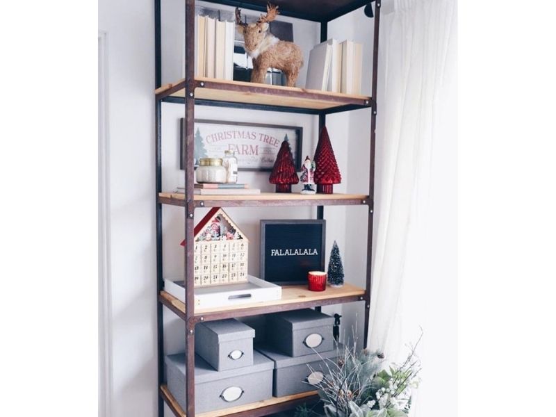 christmas book shelf, ideas on how to decorate for christmas