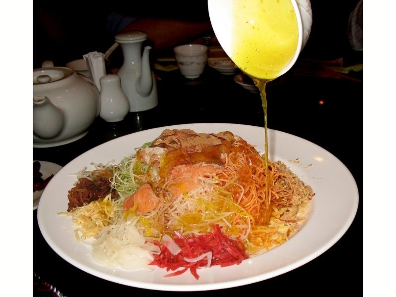 yee sang chinese new year food