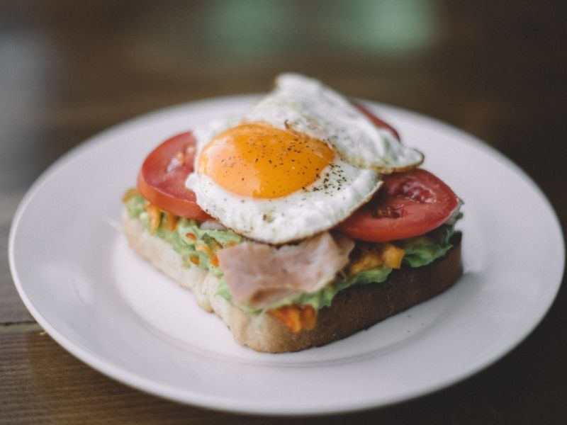 egg on toast breakfast