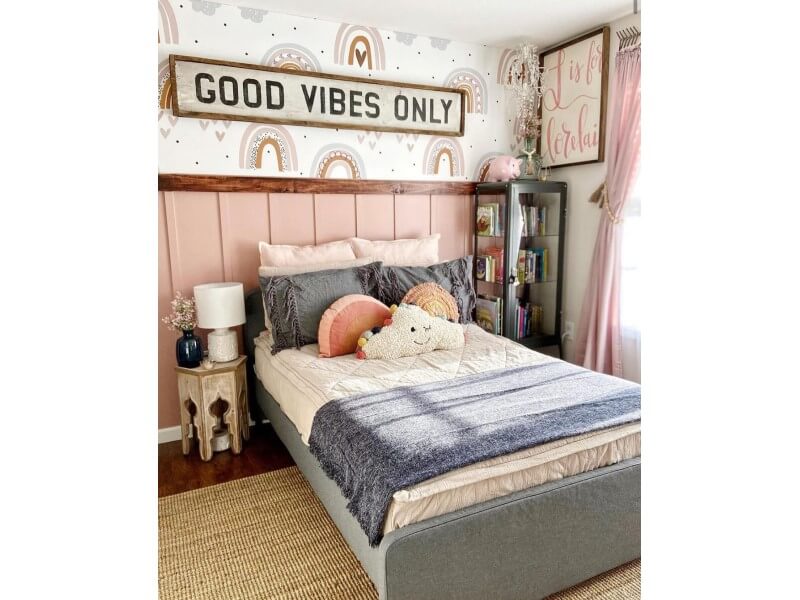 good vibes sign in bedroom