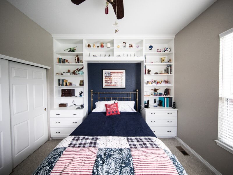 bedroom with shelf