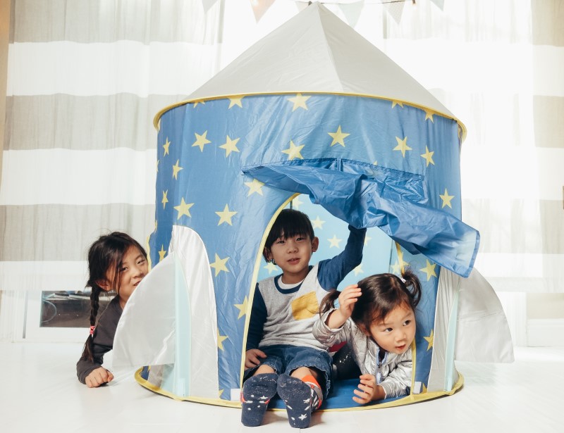kids playing in pop up tent