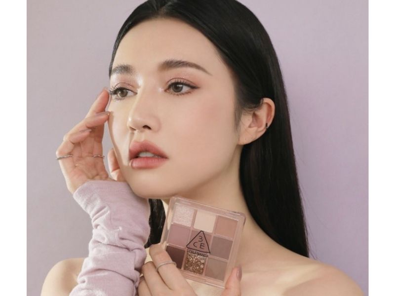 21 Best Korean Makeup of 2022 for Dewy Skin, Shimmery Eyelids, and