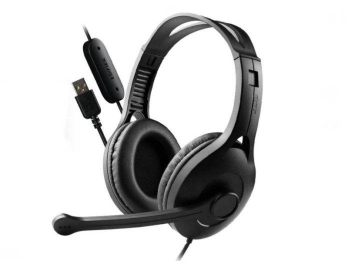 7 Best Headphones With Microphones For Work, School & Play