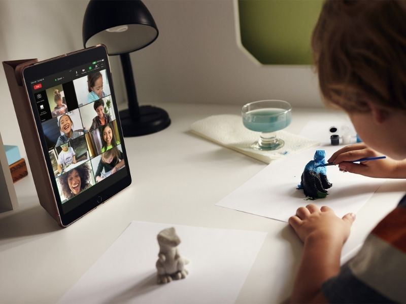 a child studying with an iPad mini 6