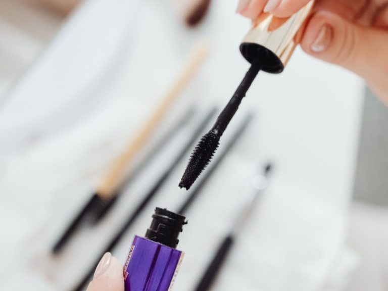 9 Best Mascaras For Asian Eyes To Combat PinStraight Lashes
