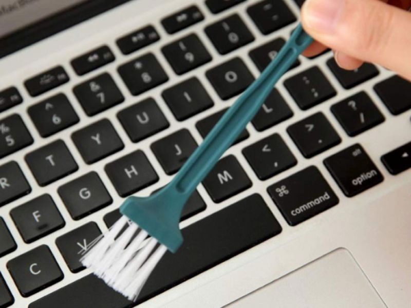 cleaning keyboard