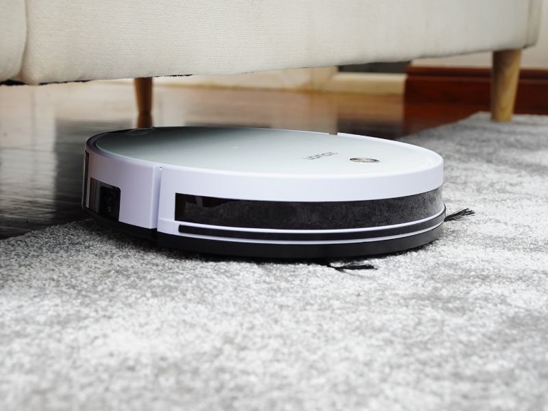 A robot vacuum cleaner peralatan rumah baru