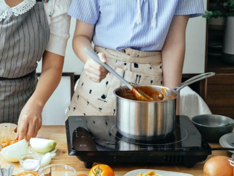 people cooking in kitchen peralatan rumah baru