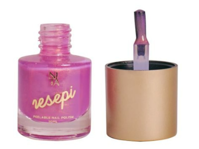 Nita peelable nail polish is water permeability tested and breathable, making it appropriate for wudhu.