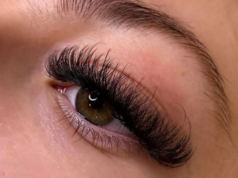 This type of lash extension also comes in a range of thicknesses, lengths and curls