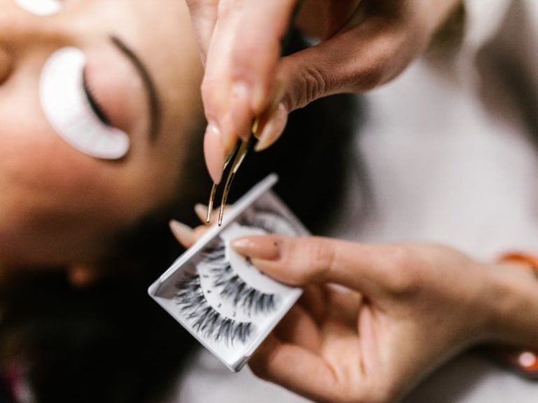 From Natural To Wispy Cat Eye Looks, Here Are The 5 Types Of Eyelash Extensions To Enhance Your Eyes