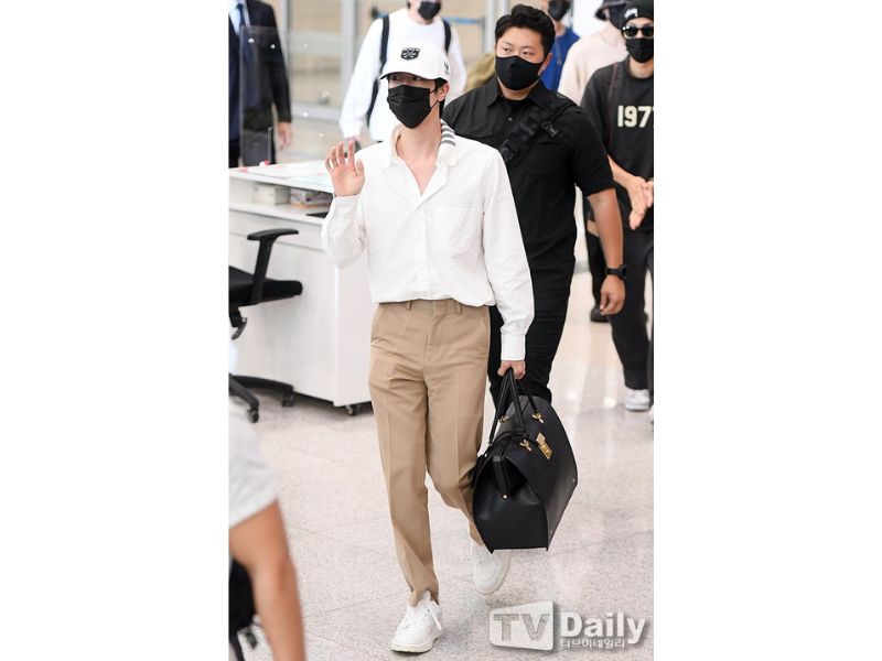 BTS Suga, J-Hope, Jungkook, V, Jimin, Jin & RM remind dressing up for  airport is good idea with stylish looks