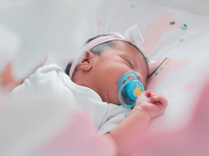 6 Best Pacifiers For Newborns In Malaysia & How To Choose One