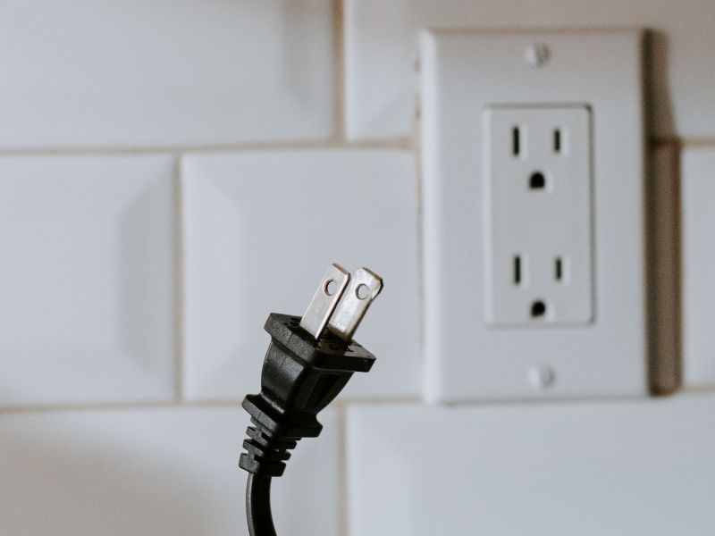 a power cord and electrical outlet how to save electricity