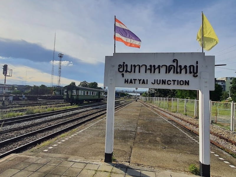 hatyai sleeper train malaysia