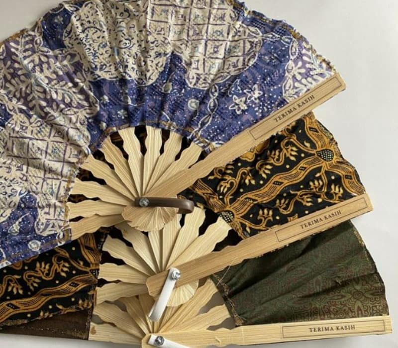 Kipas batik door gift kahwin murah