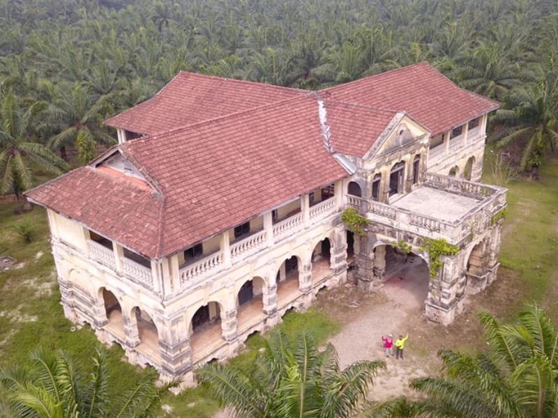 haunted places in malaysia 99 doors mansion