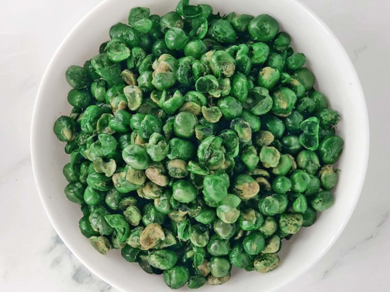 Roasted green peas